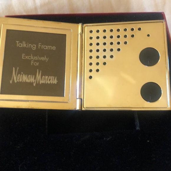 Neiman Marcus Other - NEIMAN Marcus Silver talking picture frame NWOT